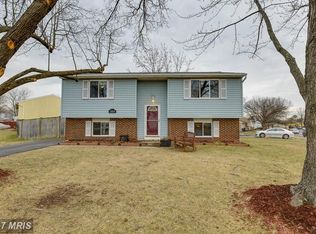 1213 Summerfield Dr, Herndon, VA 20170