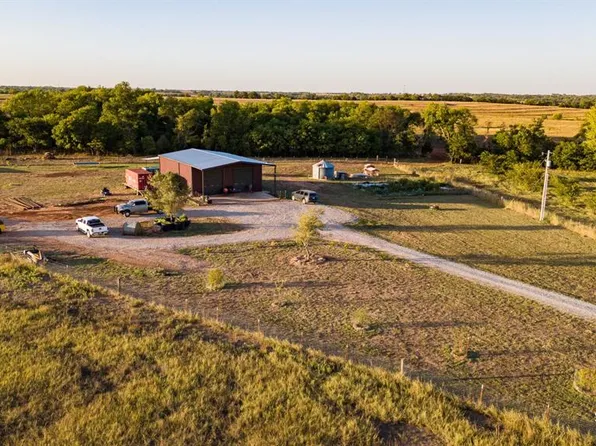 19307 E Centennial Rd, Garber, OK 73738