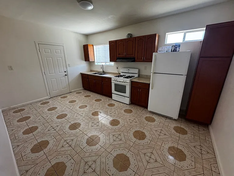 440-46 Millar Ave — Photo 3