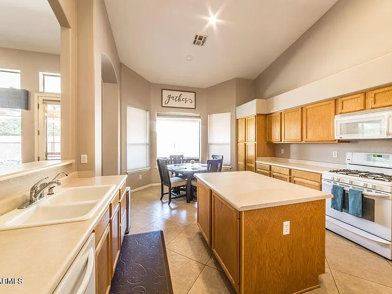 13352 W Alvarado Dr — Photo 7