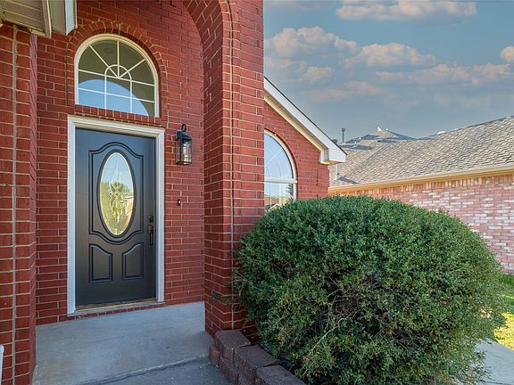 5th image of 2048 Bayview Dr