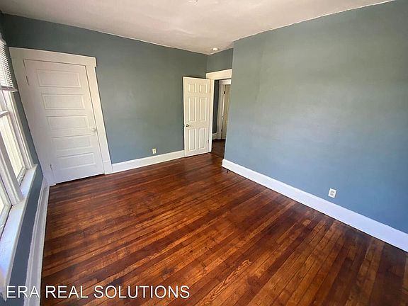 5th image of 415 S Ogden Ave