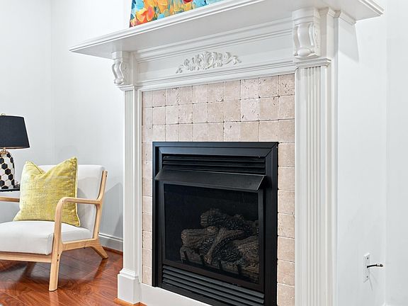 3rd image of 625 Capstone Dr