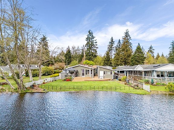 2nd image of 770 SE Crescent Drive