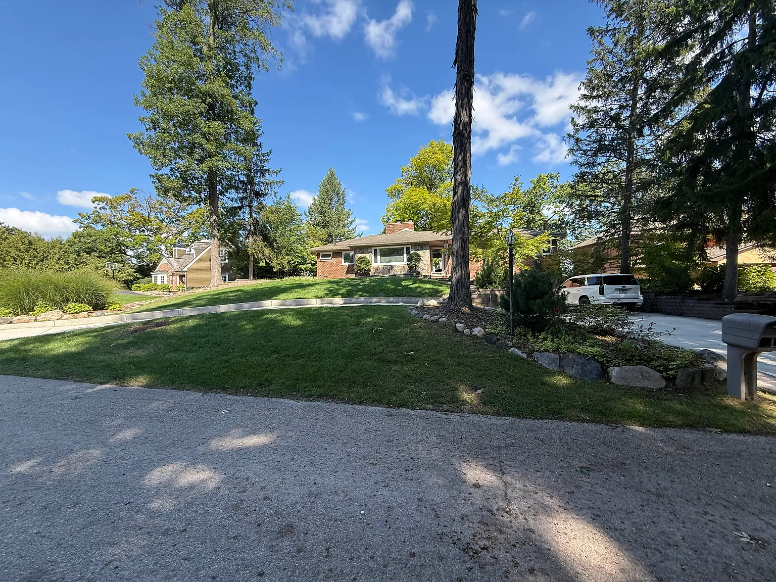 3 bed, 2.5 bath, 1587 sqft, $3,900 — Photo 3