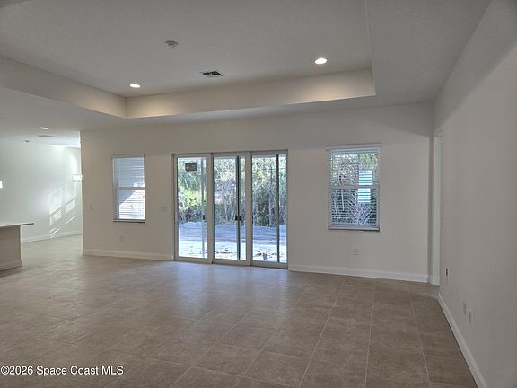 4th image of 797 Nevada Dr NE