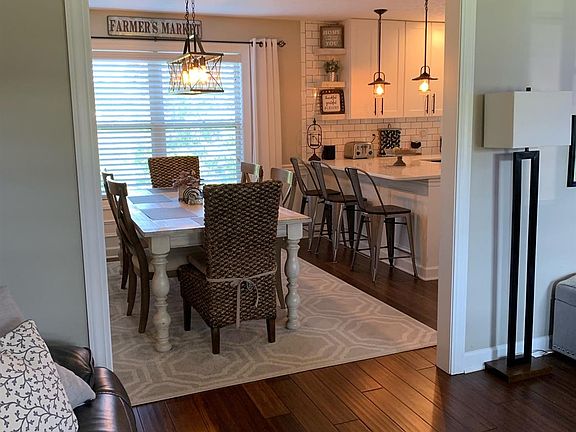 5th image of 22848 Redwood Dr