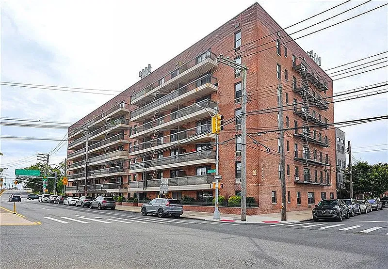 2121 Shore Pkwy #3A