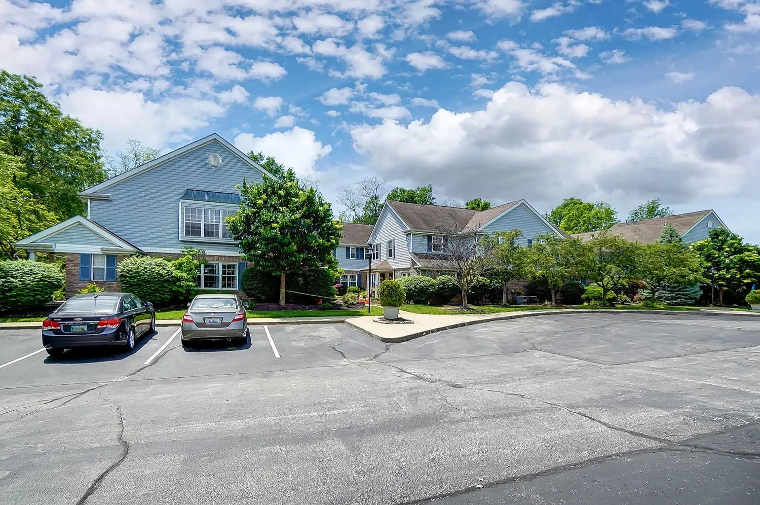 2 bed, 1.5 bath, 1215 sqft, $1,750 — Photo 2