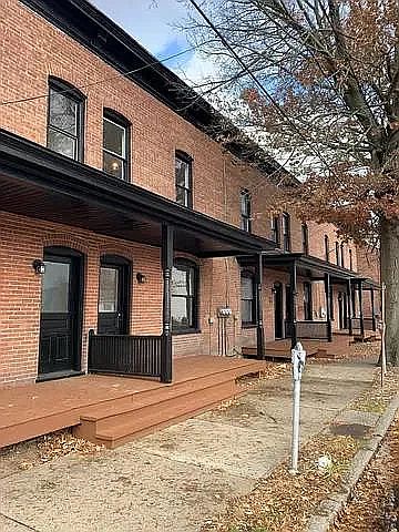 1st image of 816 Monroe St