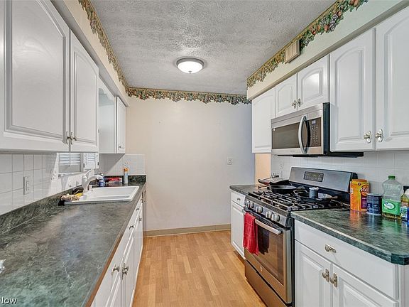 5th image of 5707 Vickie Ln