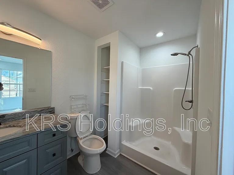 1010 Joyce St — Photo 8