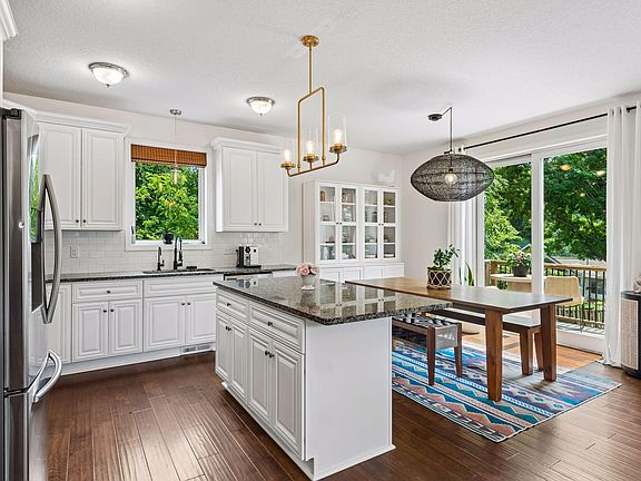 3rd image of 4663 Suffolk Rd