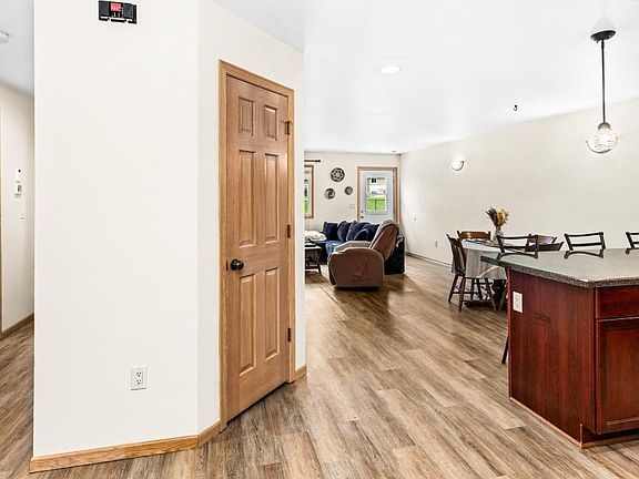 4th image of 2227&2229 Bardon Ave