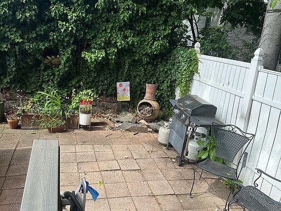 5th image of 66 Russell St APT 1