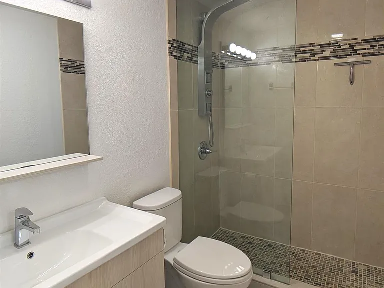 201 Harrison St #305 — Photo 13