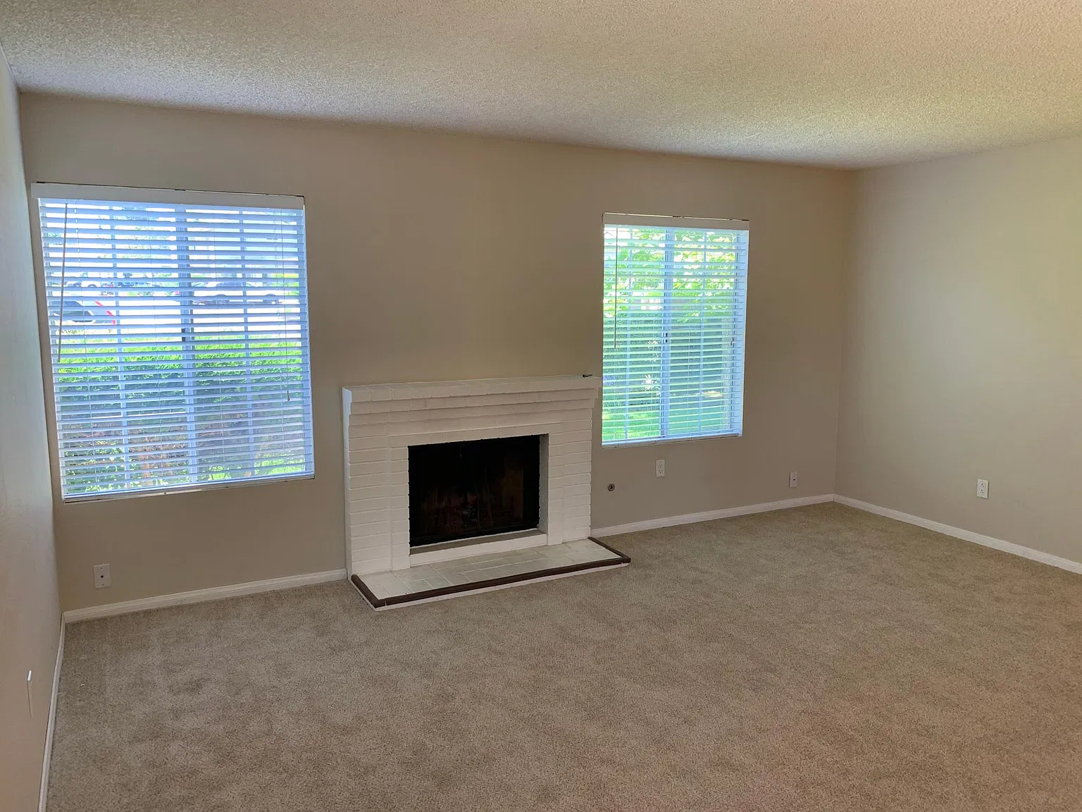 3 bed, 2.5 bath, 1693 sqft, $3,500 — Photo 2