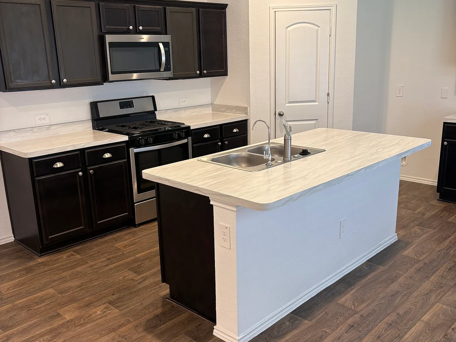 3 bed, 1556 sqft, $2,100 — Photo 3