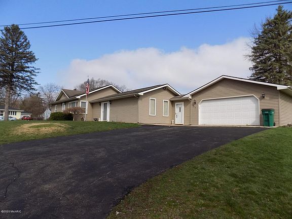 4th image of 805 Pinewood Ave