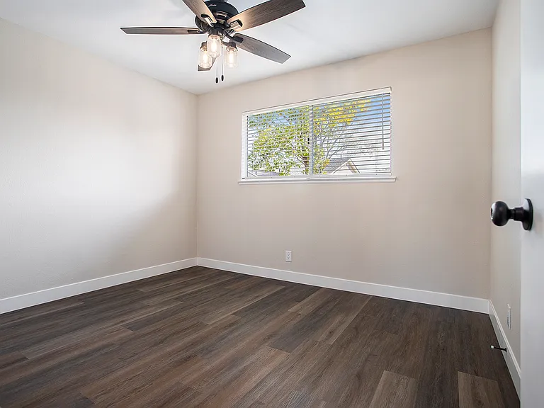 7196 Tamarack Dr — Photo 17