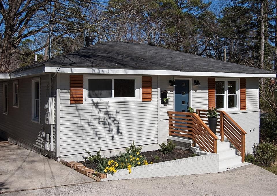 1st image of 1039 Oakview Dr SE