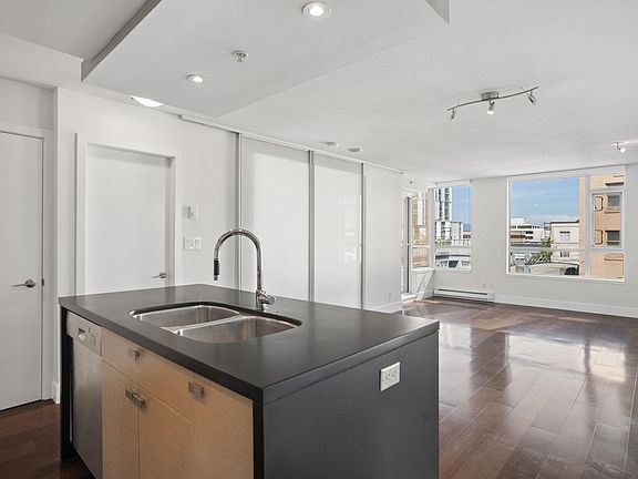 4th image of 1530 W 8th Ave #403