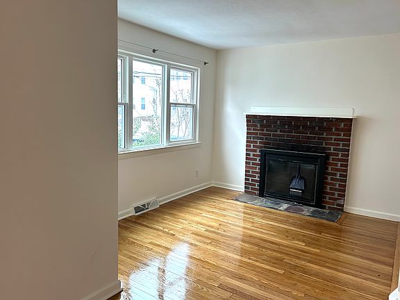 2nd image of 44 Litchfield St #1
