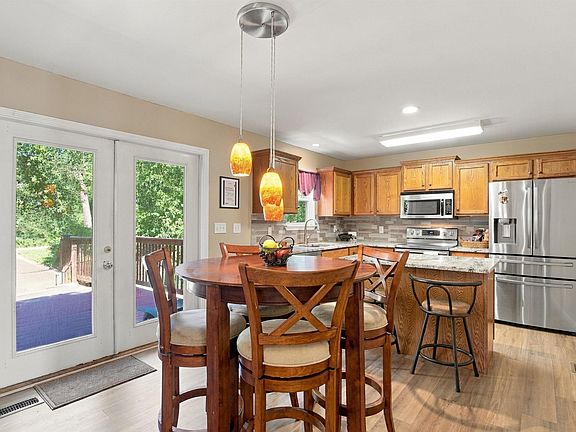 2nd image of 2943 Glen Gate Dr