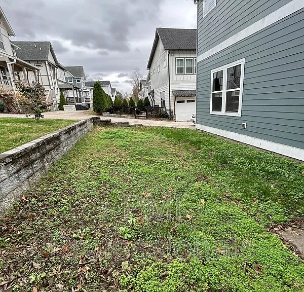 111 Creighton Ave #B — Photo 18