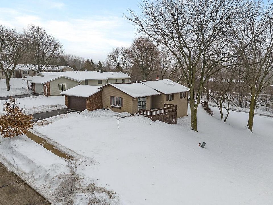 1st image of 738 Tamarack DRIVE WEST West
