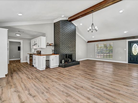 2nd image of 300 Walnut Dr