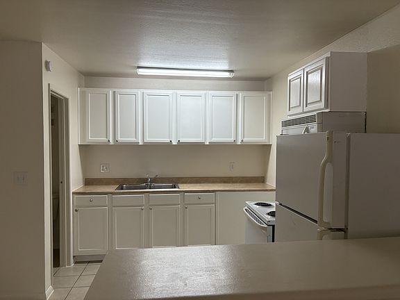 3rd image of 2850-2880 S Decatur Blvd