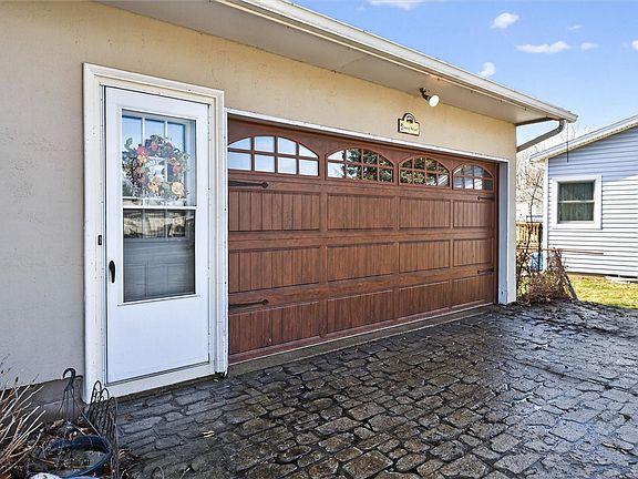 3rd image of 9 Cold Spring Cir