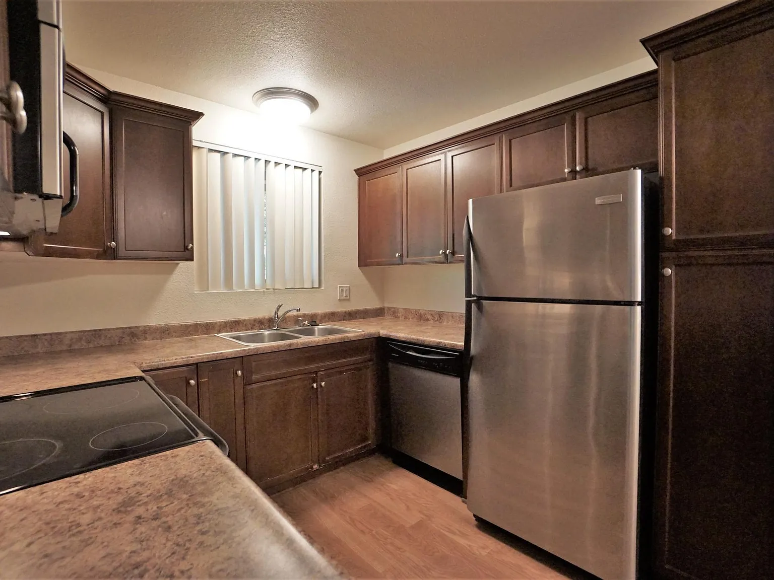 2 bed, 855 sqft, $2,130 — Photo 4