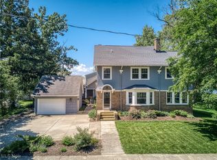 17728 Windward Rd, Cleveland, OH 44119