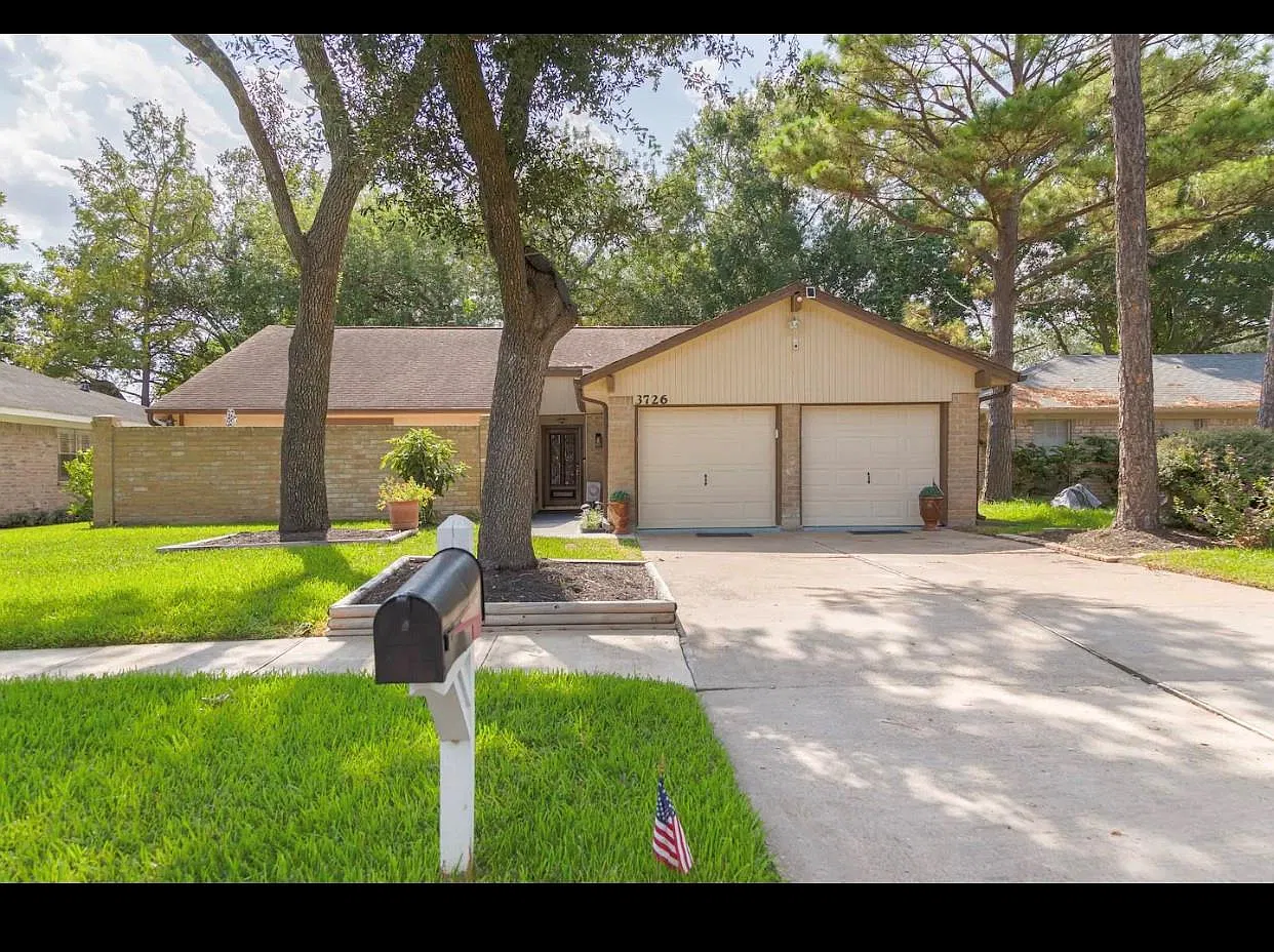 3 bed, 2.0 bath, 1701 sqft, $2,500 — Photo 1