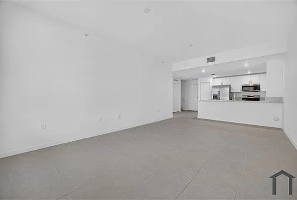 3 bed, 1438 sqft, $3,330 — Photo 2