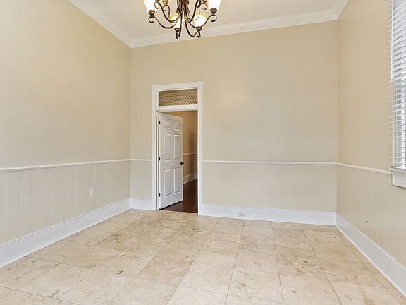 5th image of 826-828 Clouet St #826