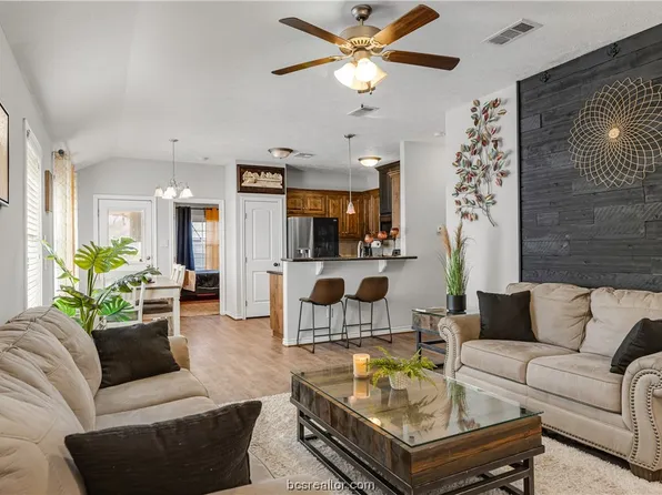 1701 Bridge Meadow Ln, Bryan, TX 77803