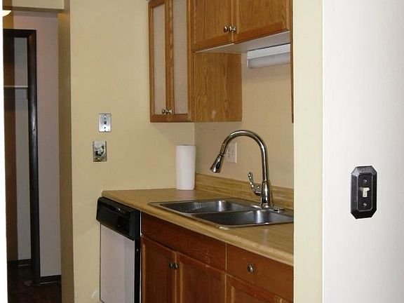 2nd image of 1791 Cherokee Dr APT B