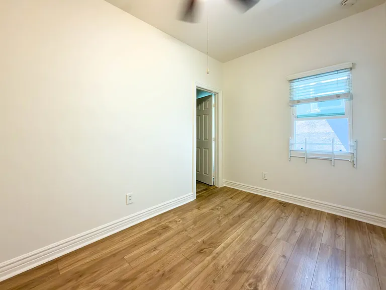 719 N Madison Ave — Photo 8