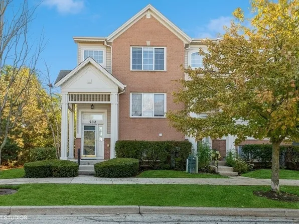 757 Hanbury Dr, Des Plaines, IL 60016