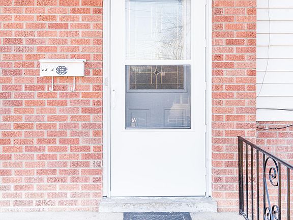 3rd image of 2303 Oakview Dr