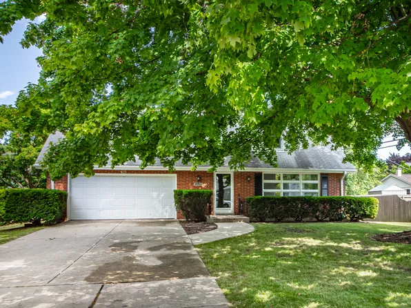 415 Pine Ct, Lake Bluff, IL 60044