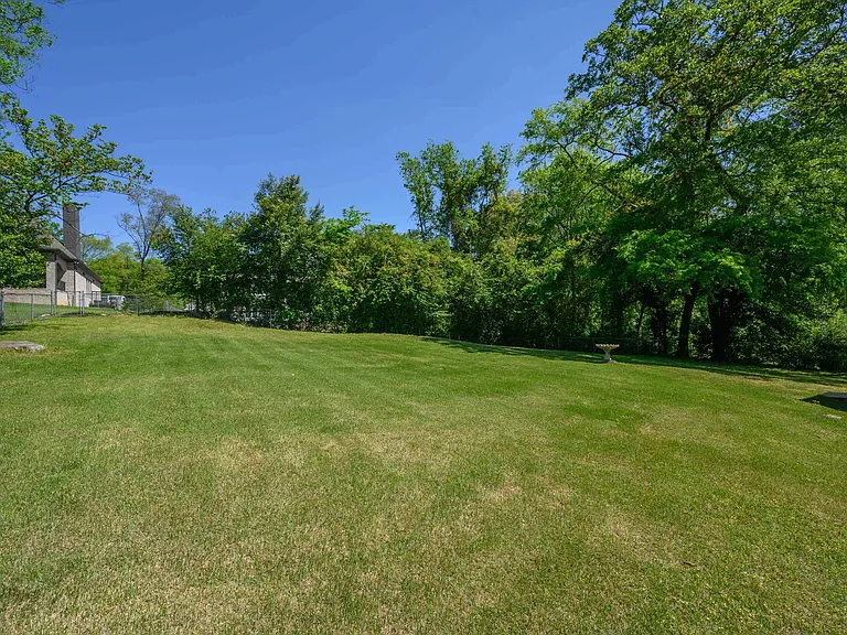 1828 Jacobs Ln — Photo 45