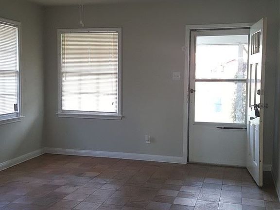2nd image of 2556 Broadway St