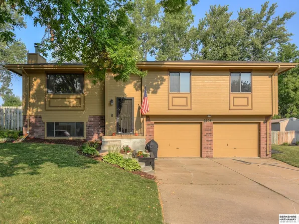 3208 Lookingglass Dr, Bellevue, NE 68123