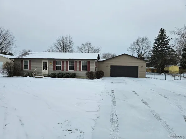 524 E Main St, Vernon, MI 48476