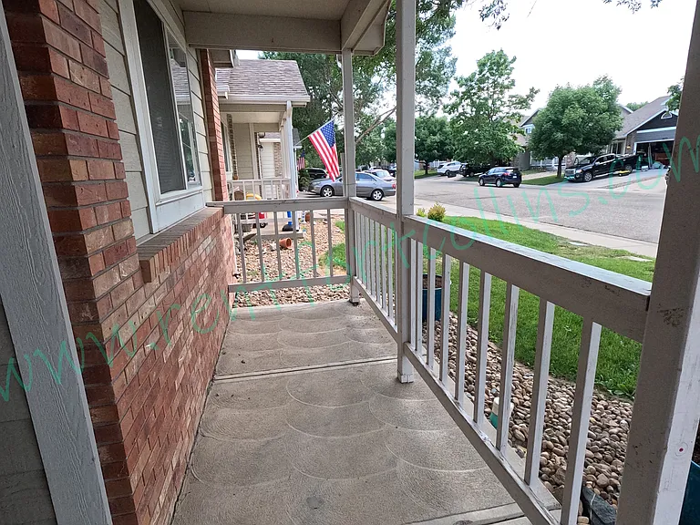 1032 Lavender Ave — Photo 2