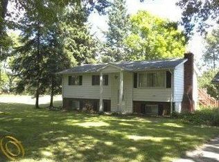 2223 E Coon Lake Trl, Howell, MI 48843